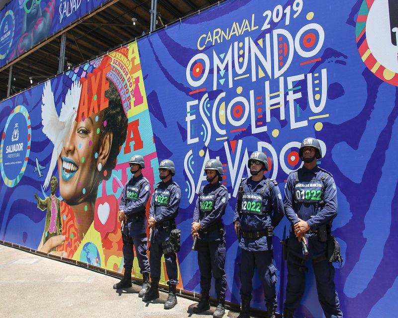  Além das armas brancas apreemdidas, outros registros versam da ausência de Código de Defesa do Consumidor, ausência de etiqueta informativa de preço (70), falta de higiene e lixeira inadequada (23)